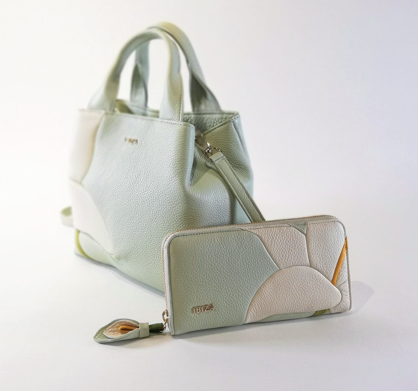 美しい花のバックとお財布「Pureza(プレーサ)」