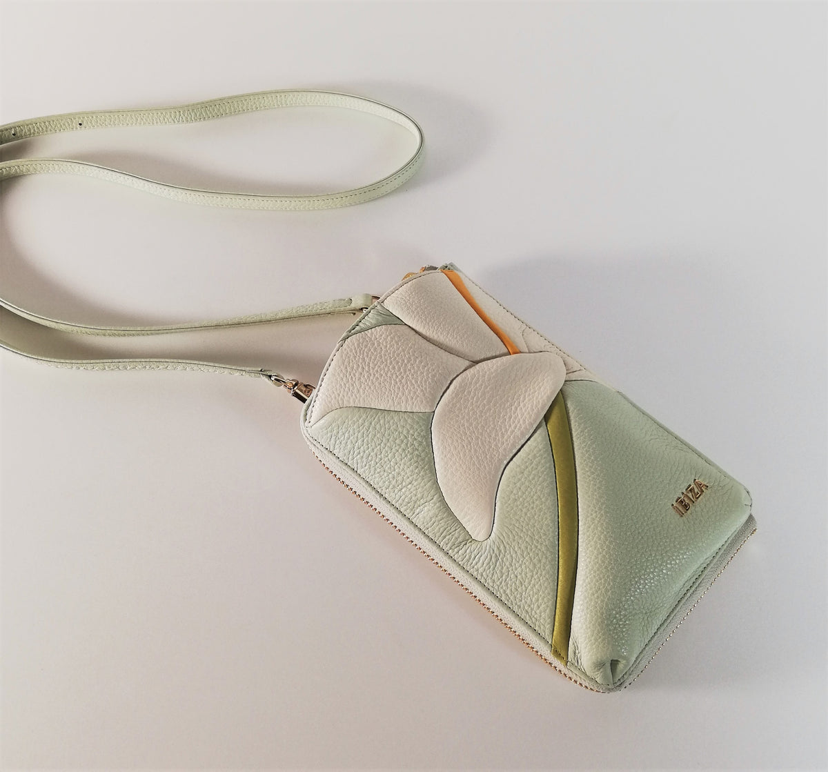 プレーサ・マルチポシェット入荷／銀座ショールーム – イビサ