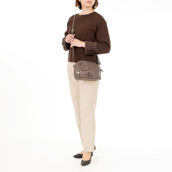 アニマーダ　牛革　ショルダーバッグ(ゾウ)