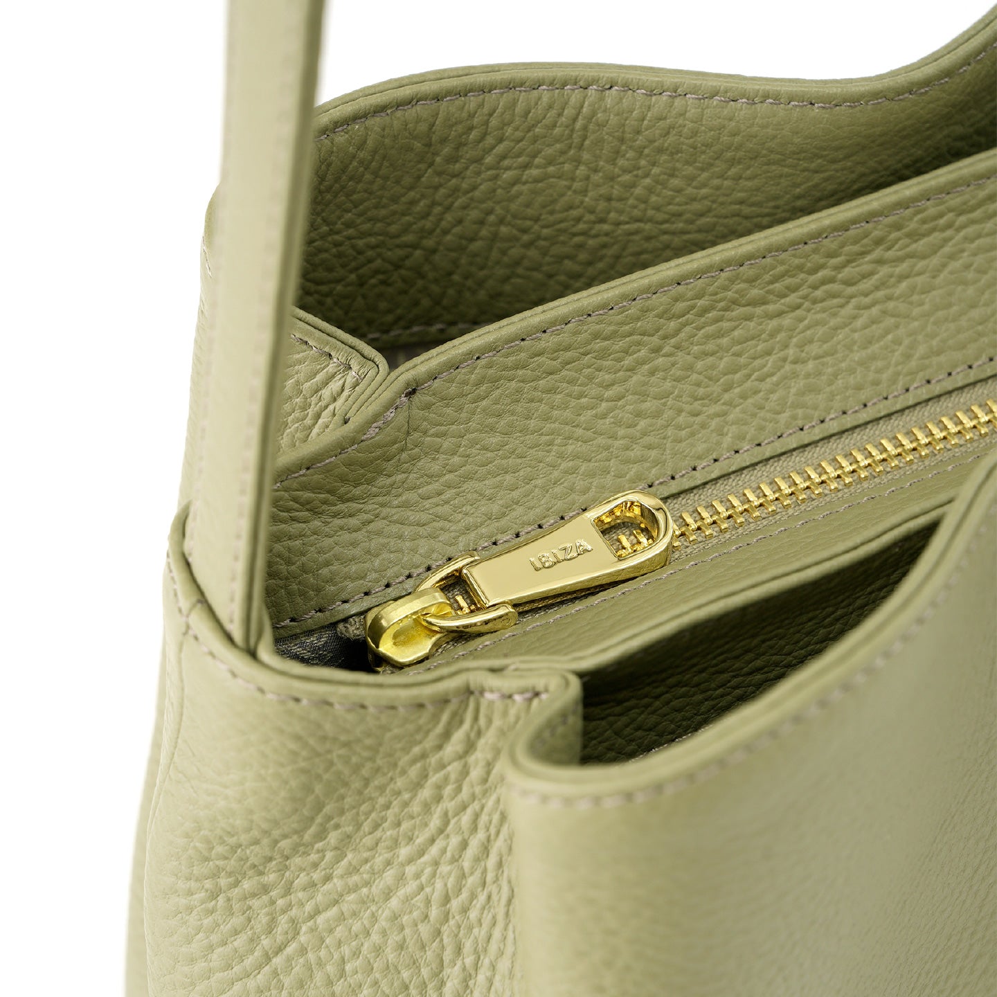 イニシオ　牛革　ショルダーバッグ