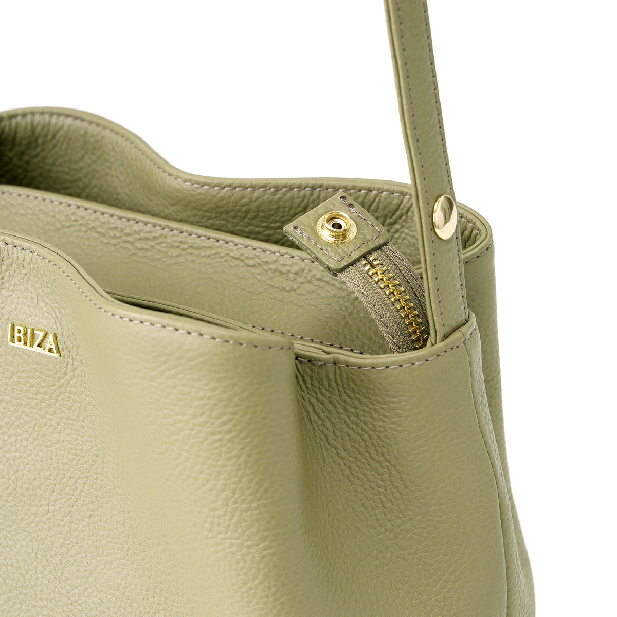 イニシオ　牛革　ショルダーバッグ