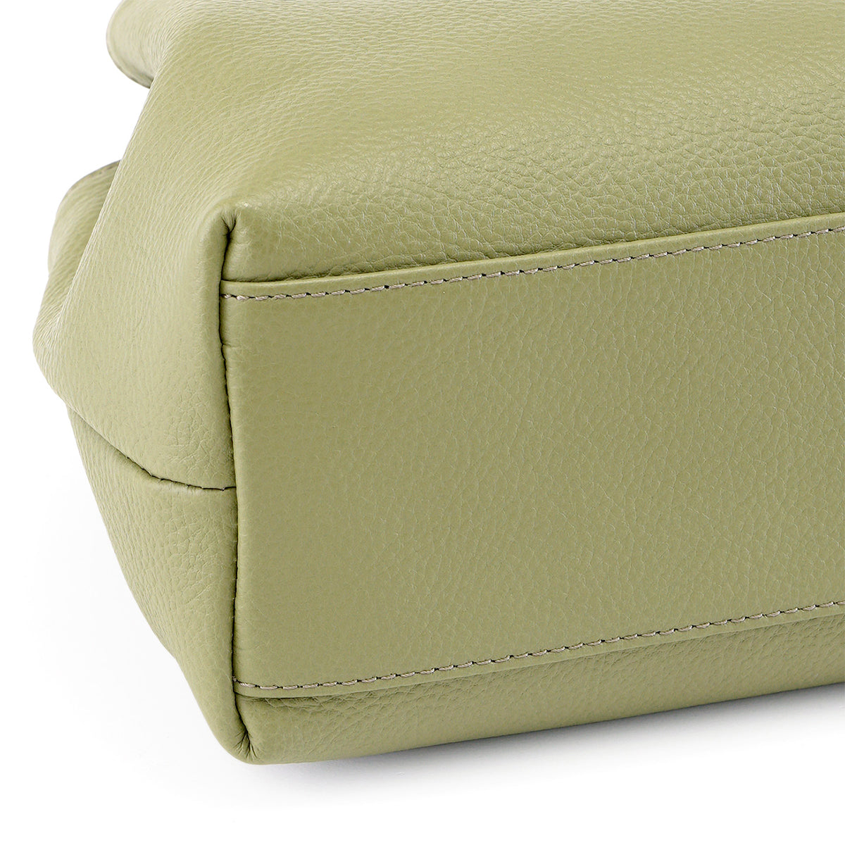 イニシオ　牛革　ショルダーバッグ