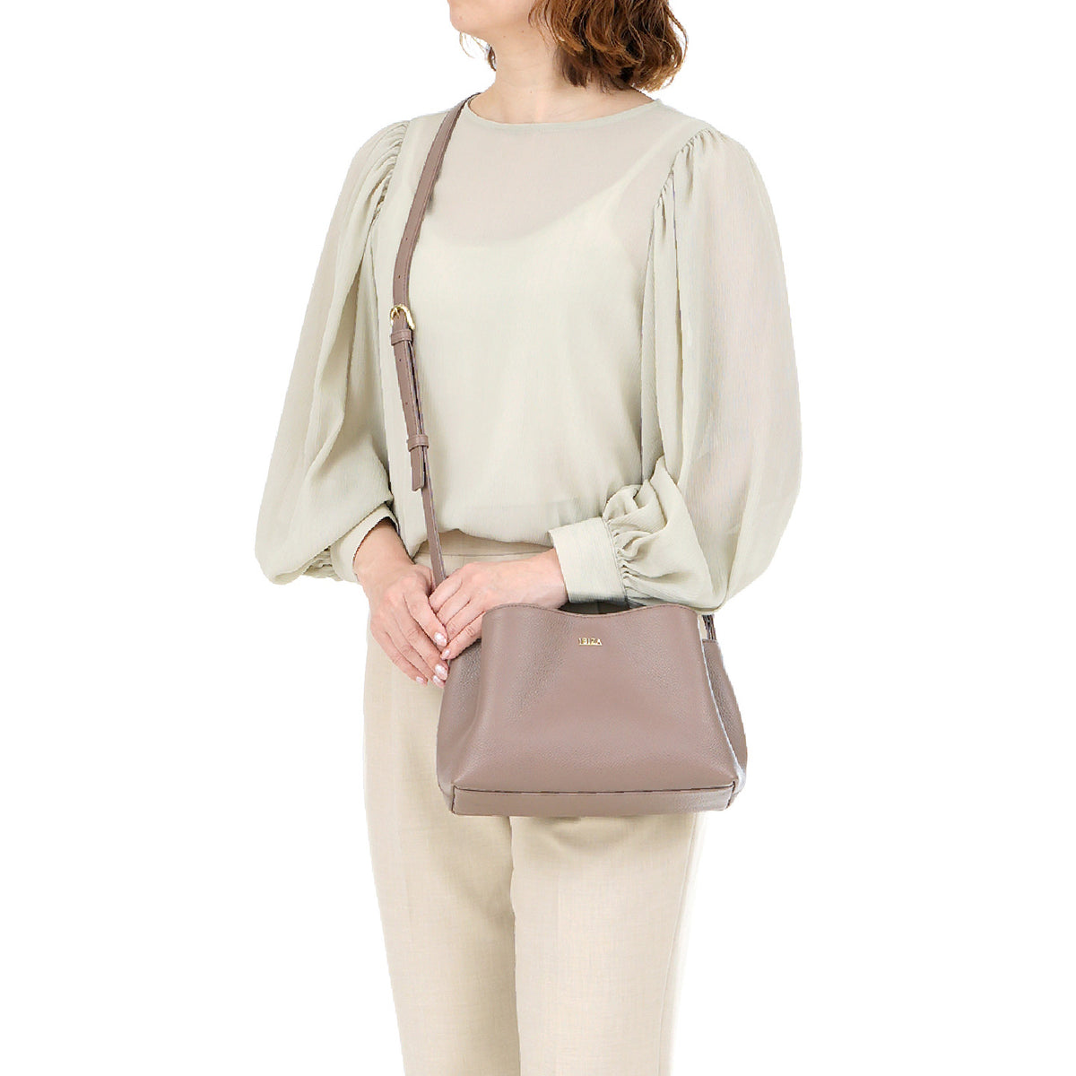 イニシオ　牛革　ショルダーバッグ