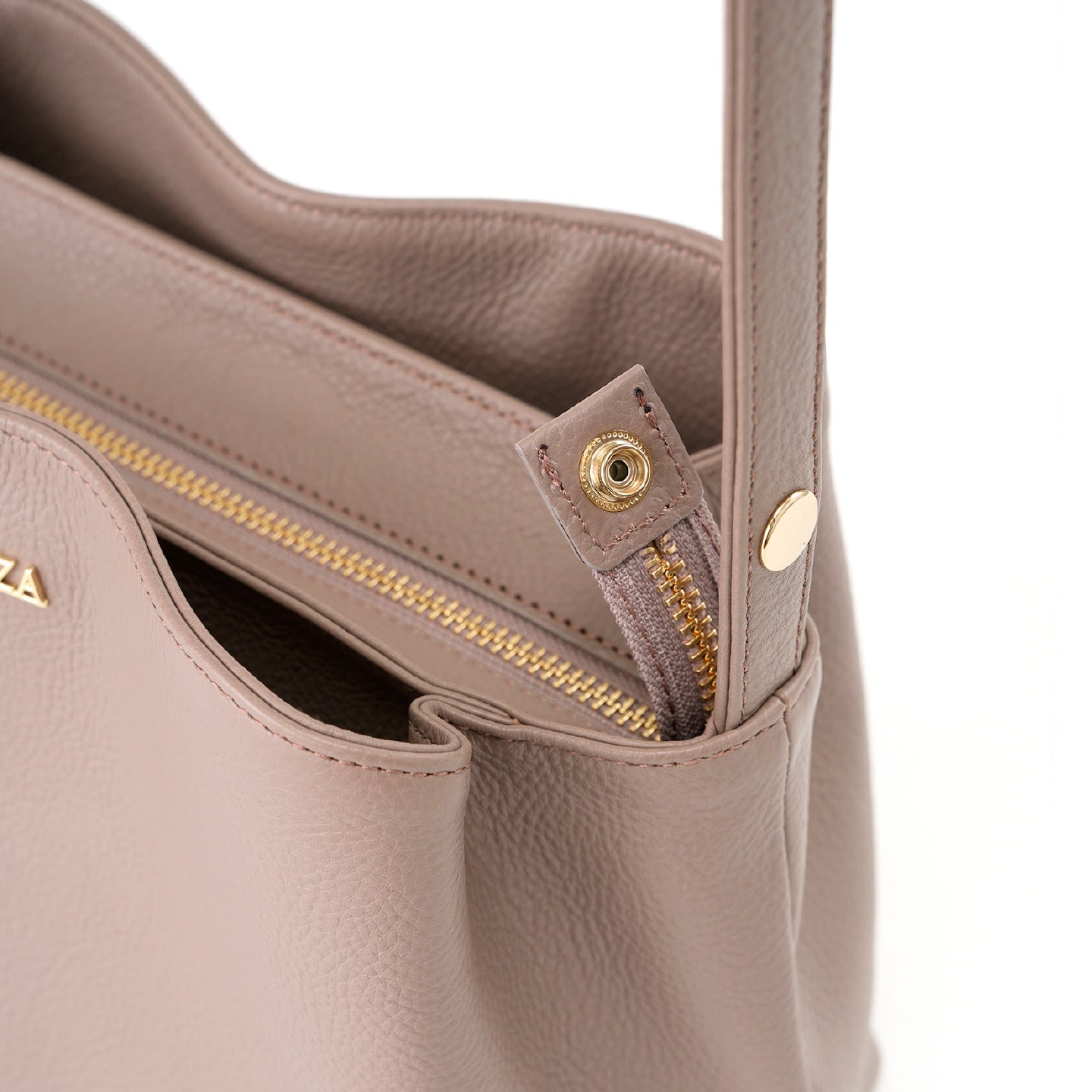 イニシオ　牛革　ショルダーバッグ