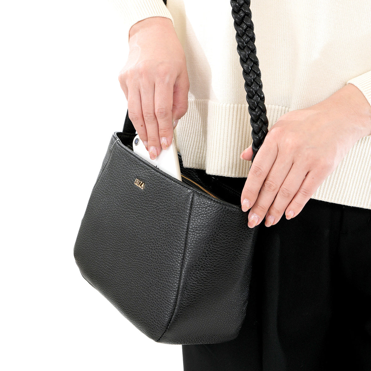 アトラクティーボ　ショルダーバッグ