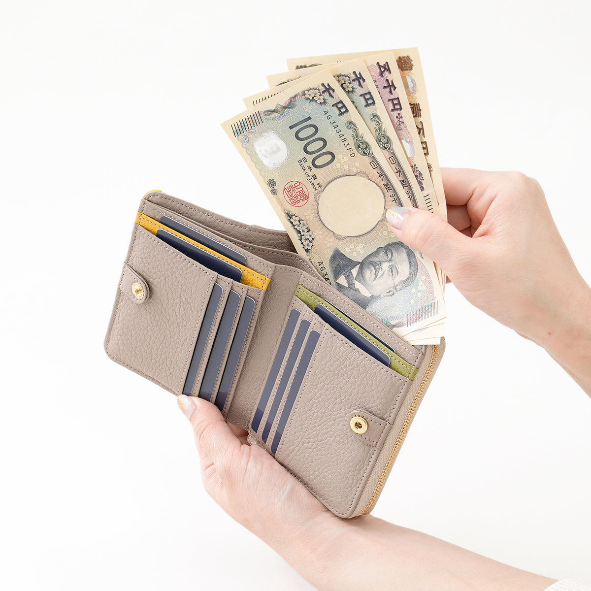 プレーサ　ラウンド二つ折り財布