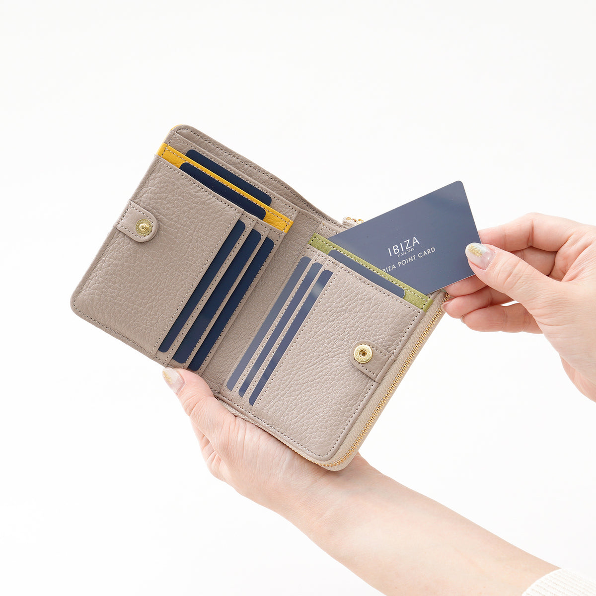 プレーサ　ラウンド二つ折り財布