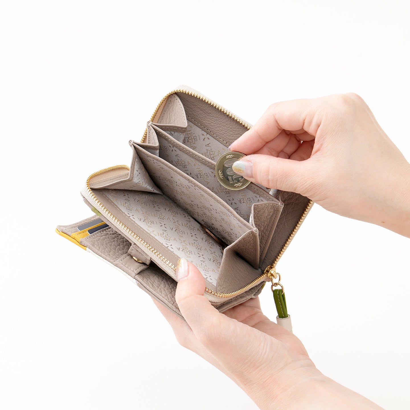 プレーサ　ラウンド二つ折り財布