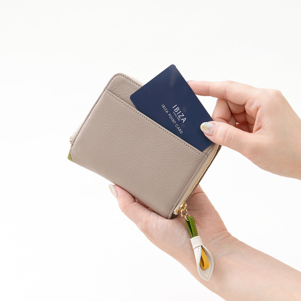 プレーサ　ラウンド二つ折り財布