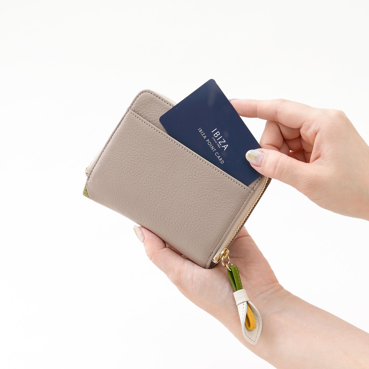 プレーサ　ラウンド二つ折り財布