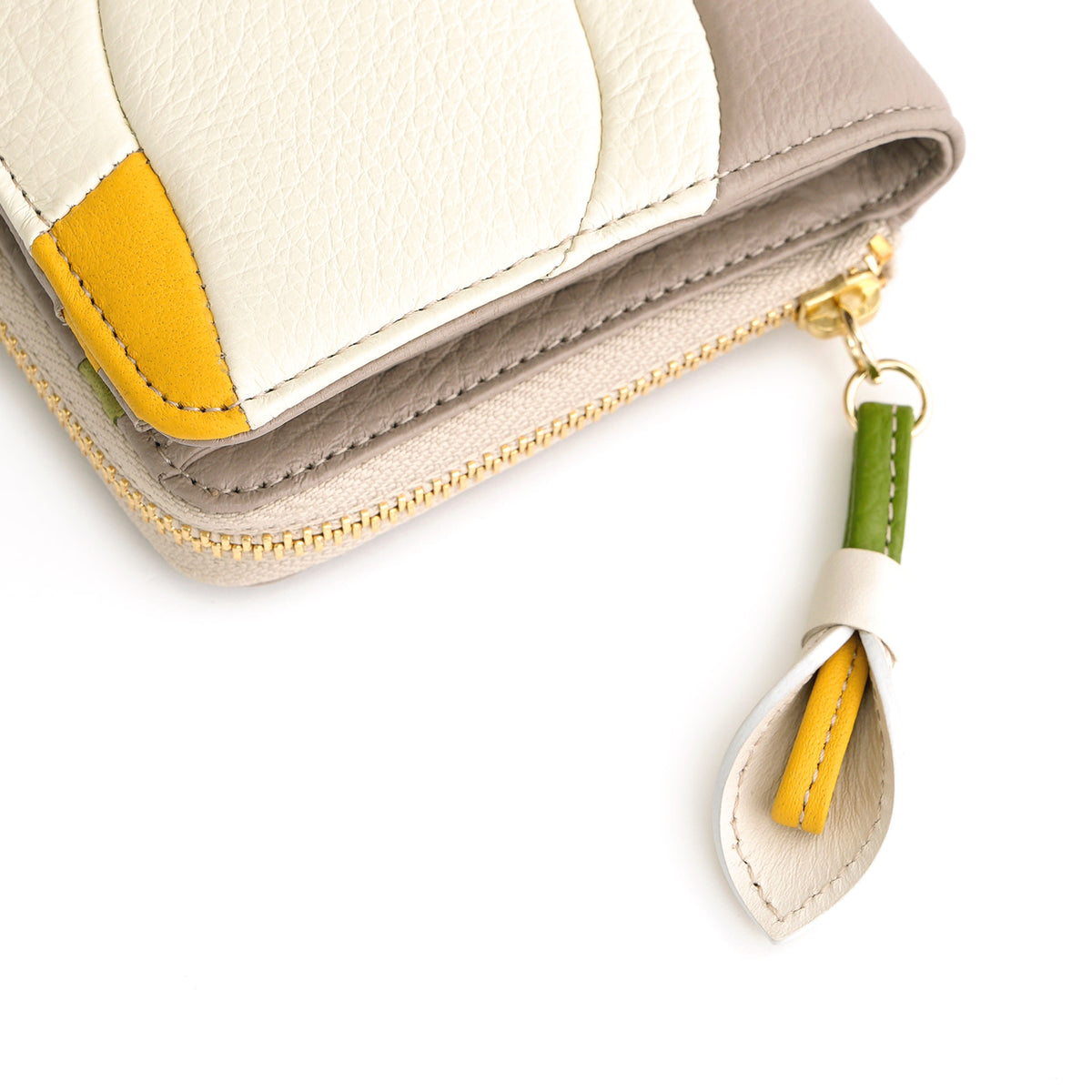 プレーサ　ラウンド二つ折り財布