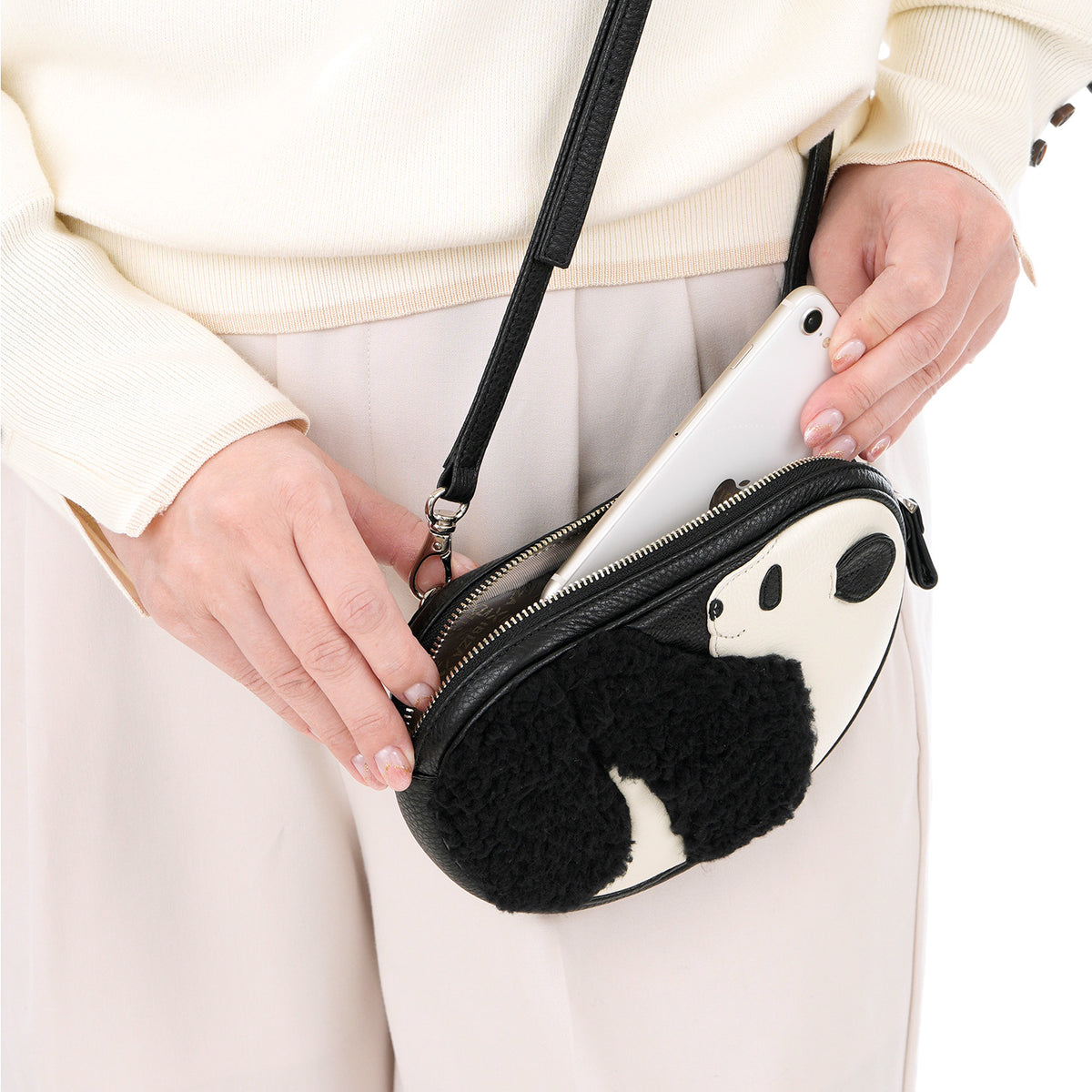 【直営・一部店舗限定】アニマーダ　牛革　ポシェット(パンダ)