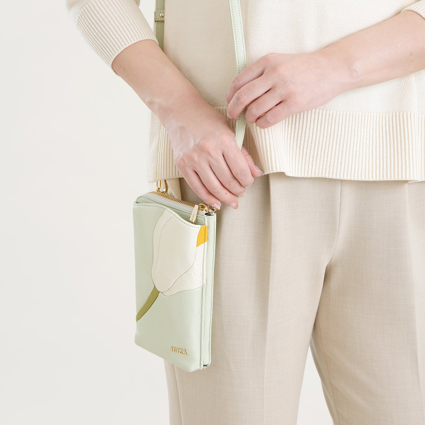 プレーサ　牛革　ウォレット&スマートフォンポシェット