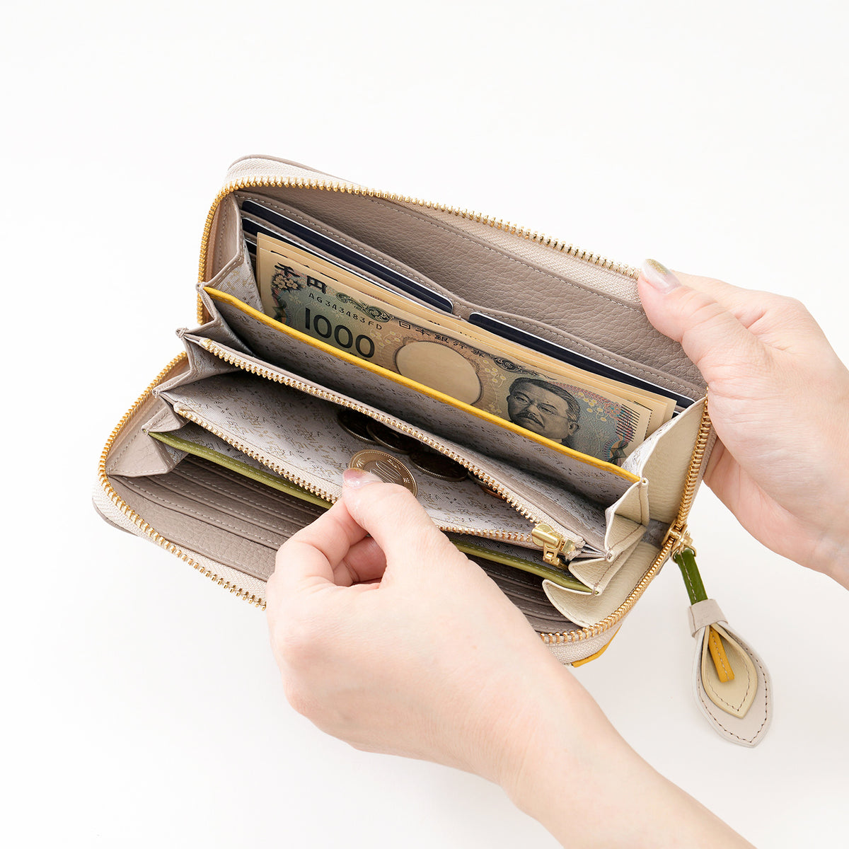 プレーサ　牛革　ラウンドファスナー長財布