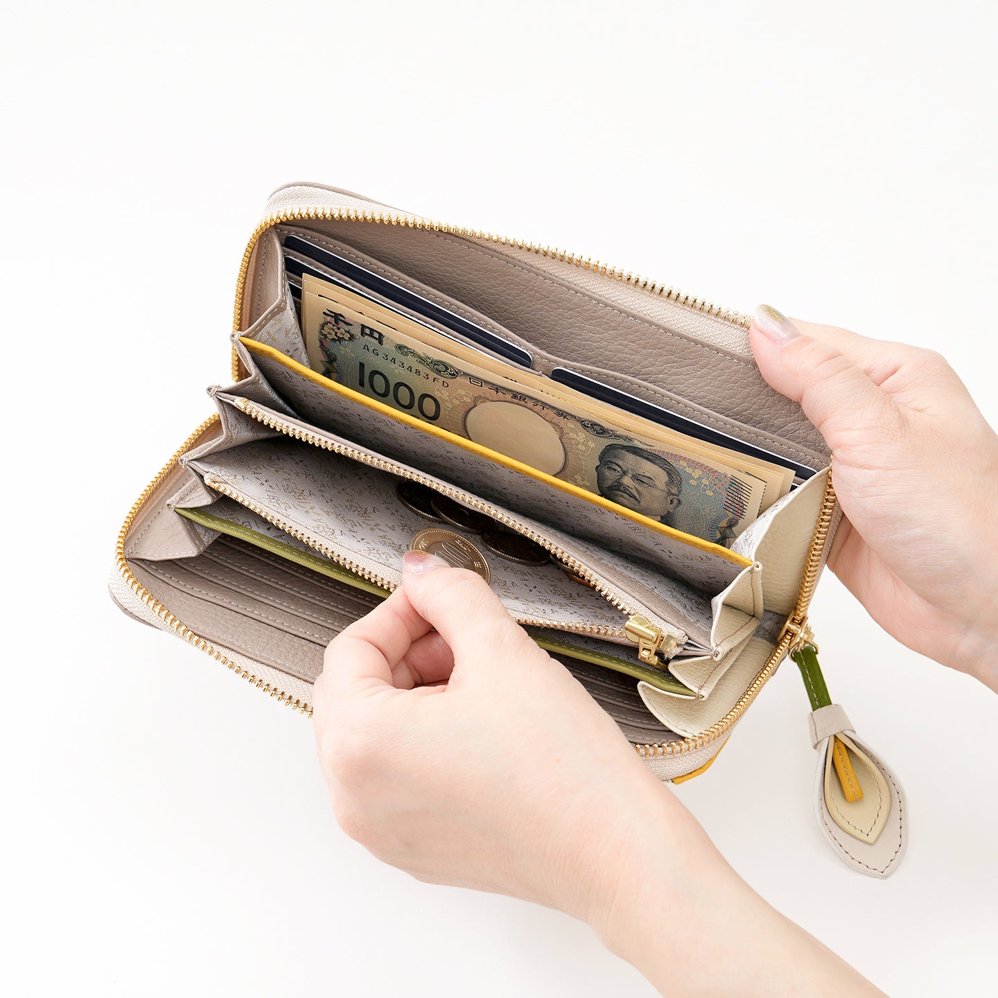 プレーサ　牛革　ラウンドファスナー長財布