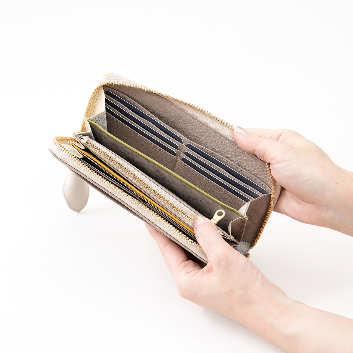 プレーサ　牛革　ラウンドファスナー長財布