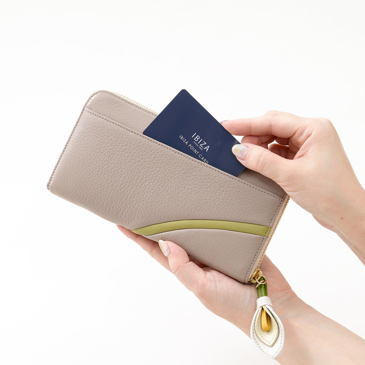 プレーサ　牛革　ラウンドファスナー長財布