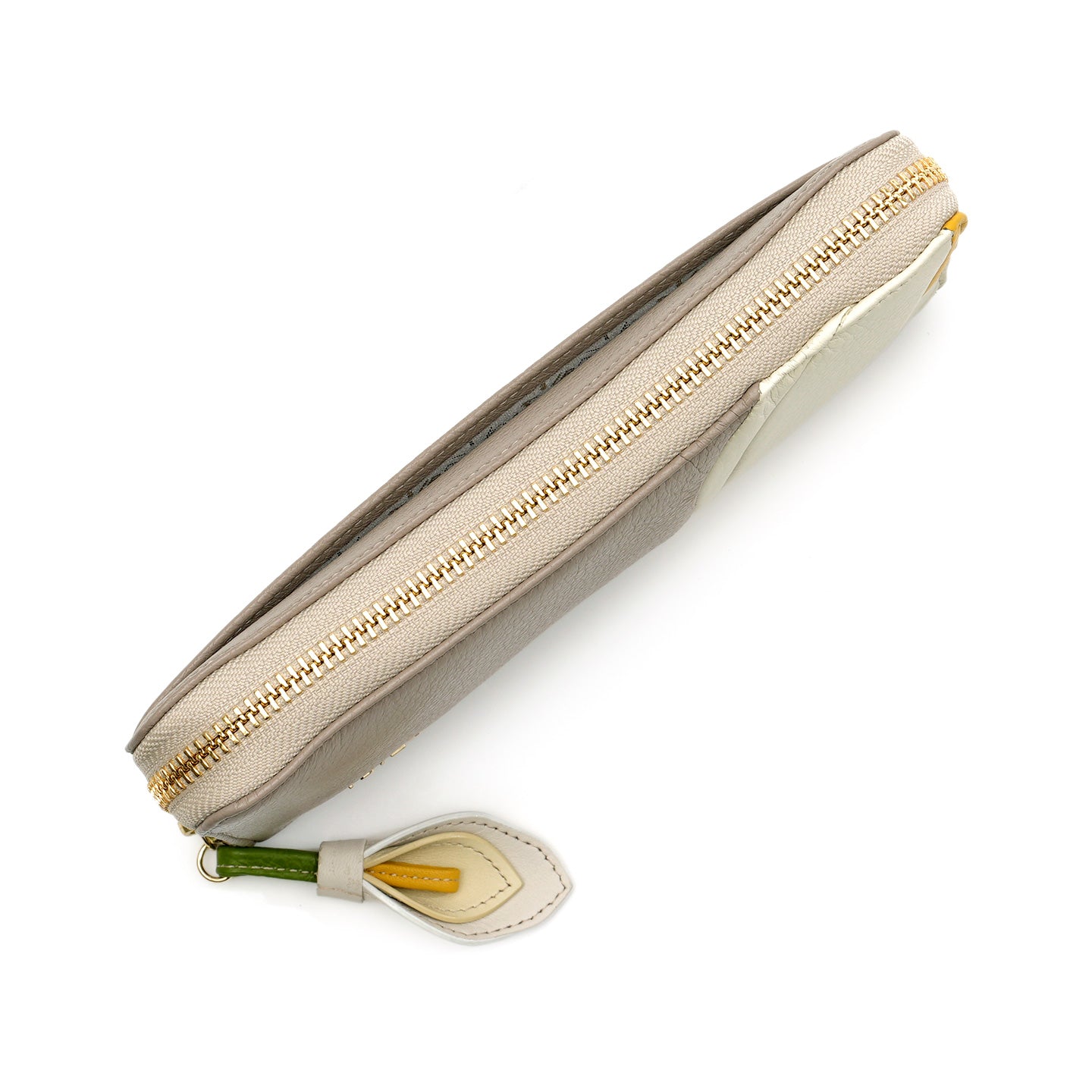 プレーサ　牛革　ラウンドファスナー長財布