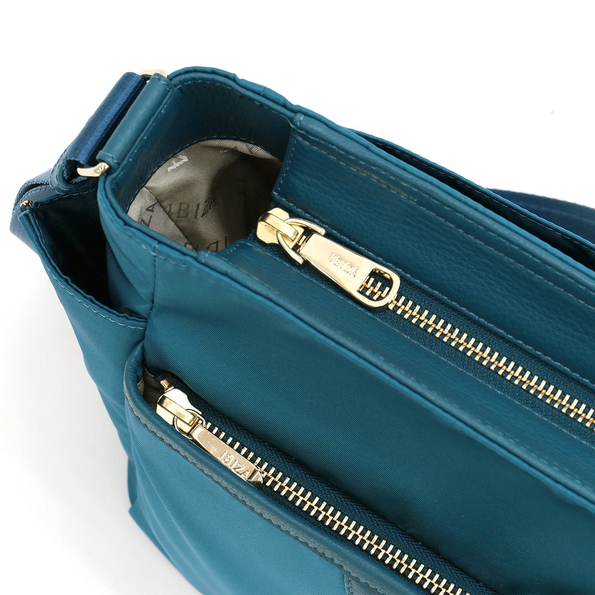 プルクロ　ショルダーバッグ