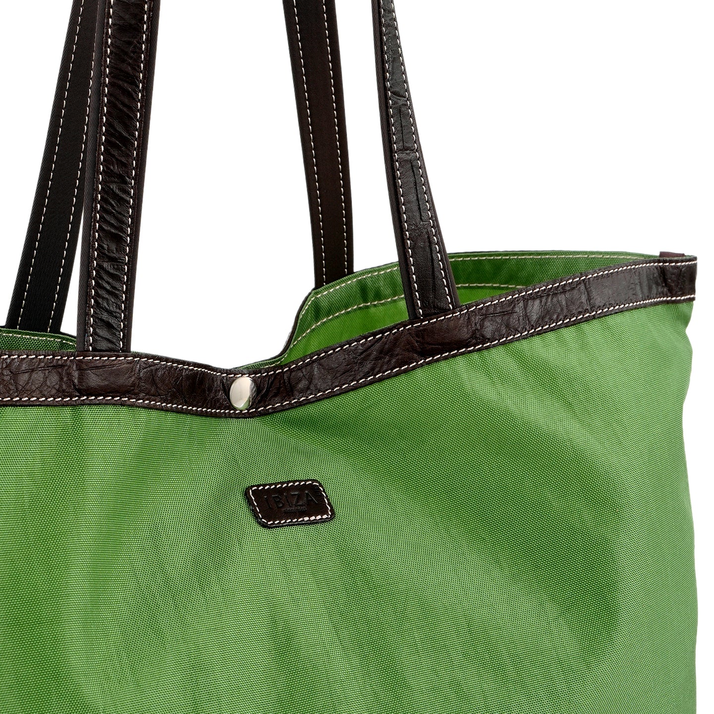 プレシオ　ナイロン　セミショルダーバッグ