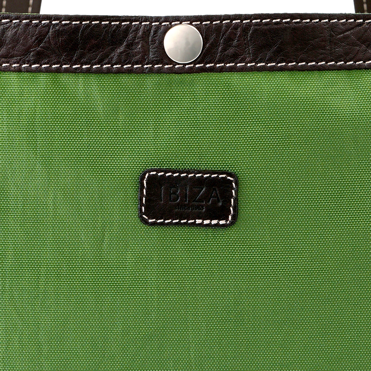 プレシオ　ナイロン　セミショルダーバッグ