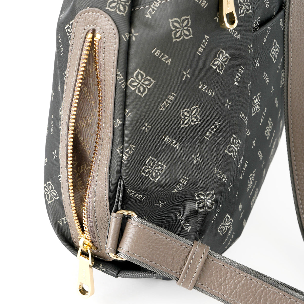 ロゴナイロン　リュック