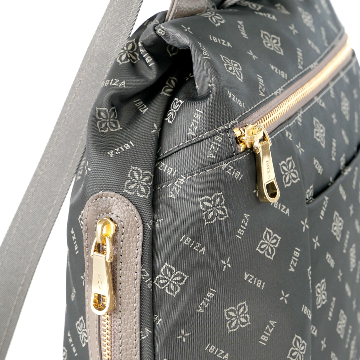 ロゴナイロン　リュック