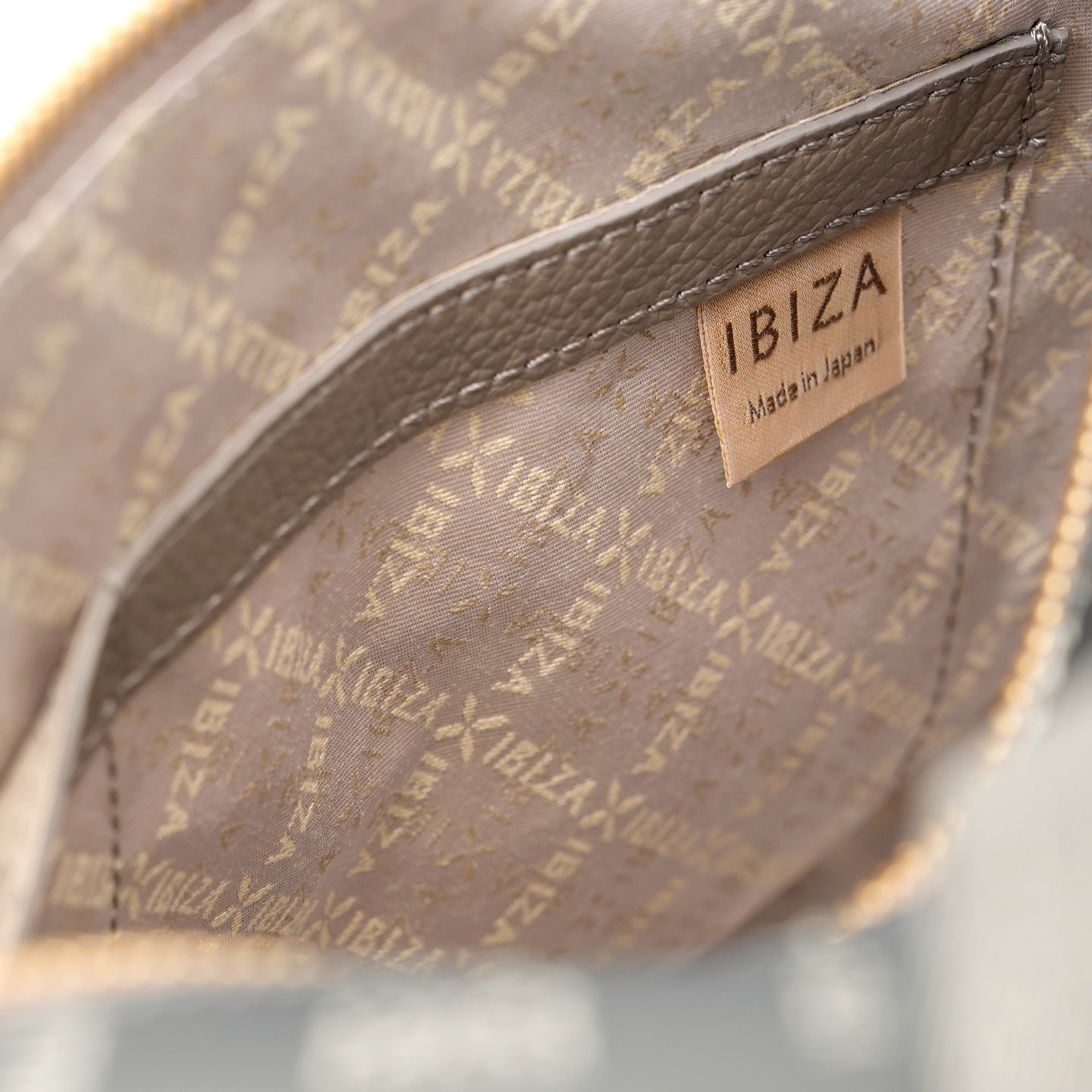 ロゴナイロン　リュック