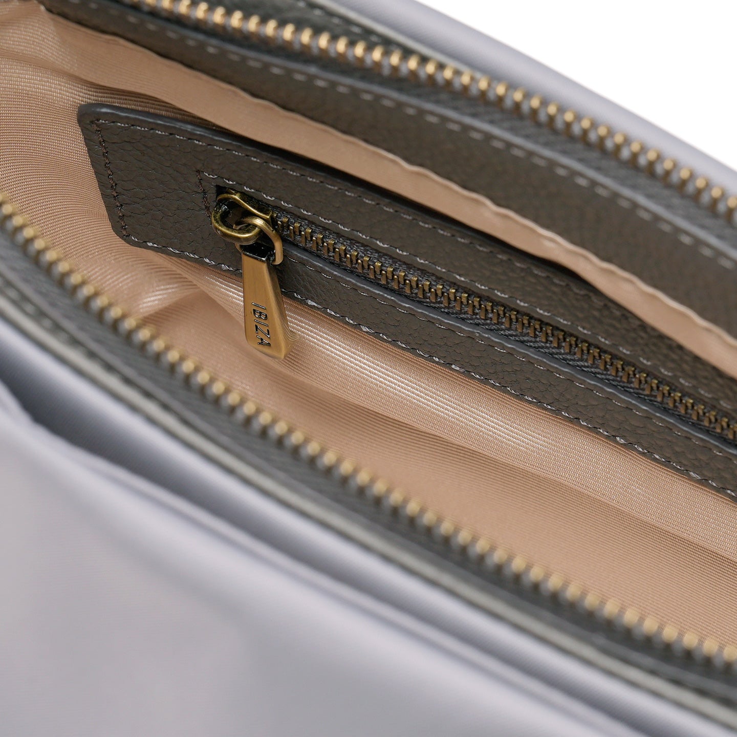 ディアリオ　ナイロン　ショルダーバッグ