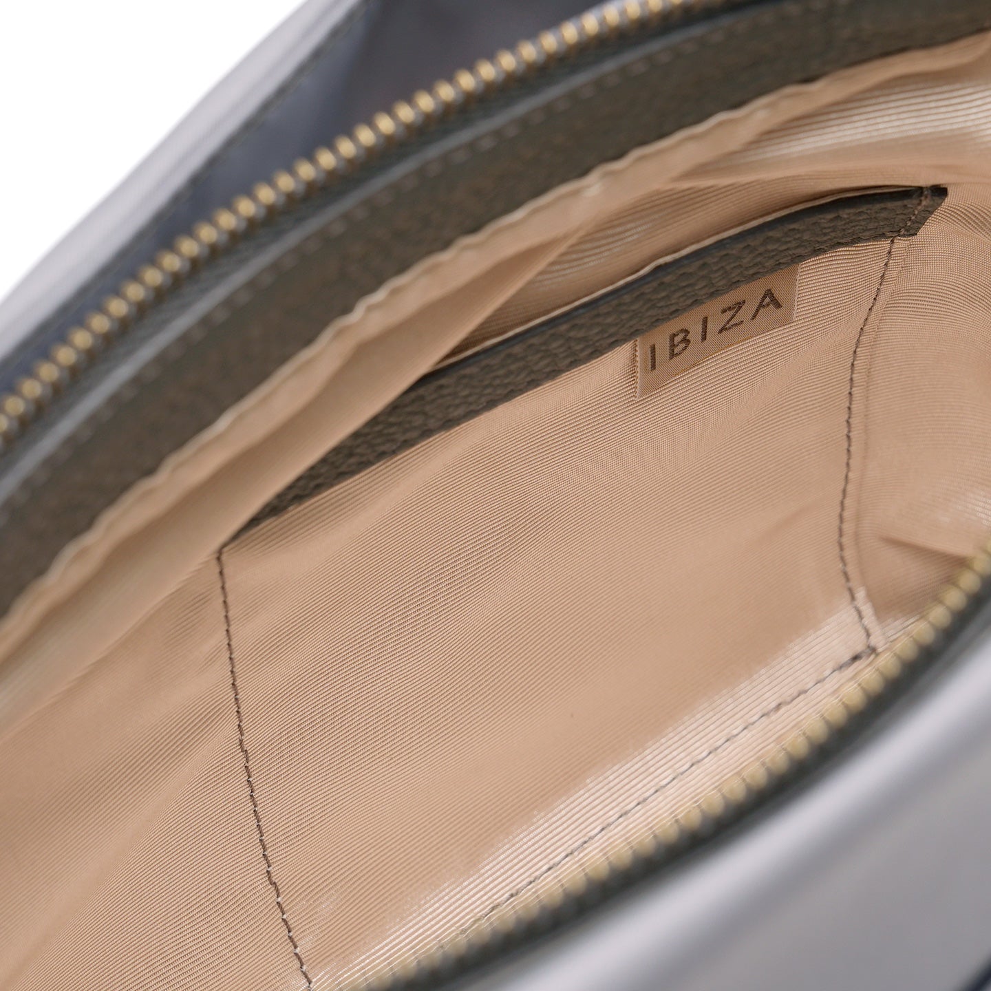 ディアリオ　ナイロン　ショルダーバッグ