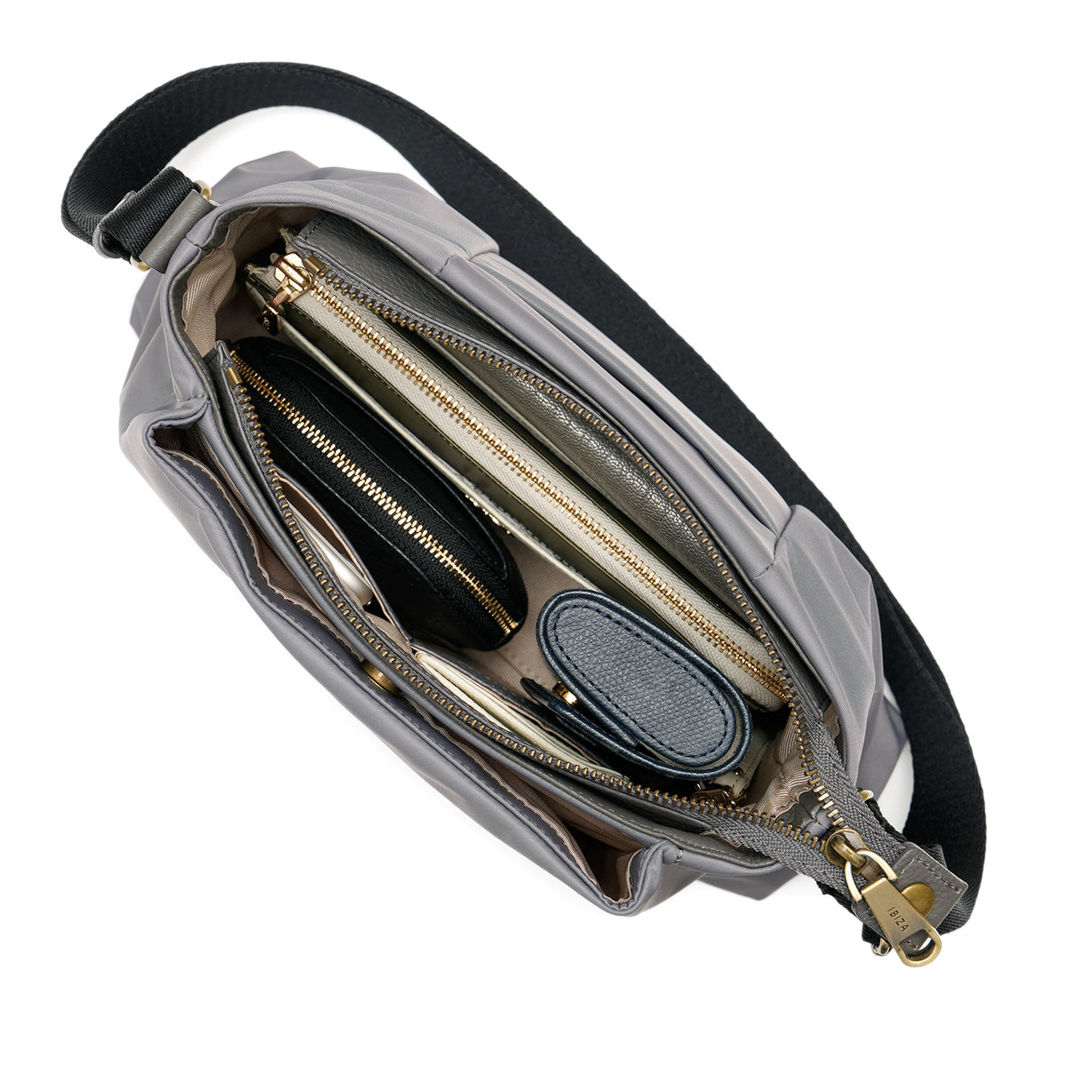 ディアリオ　ナイロン　ショルダーバッグ