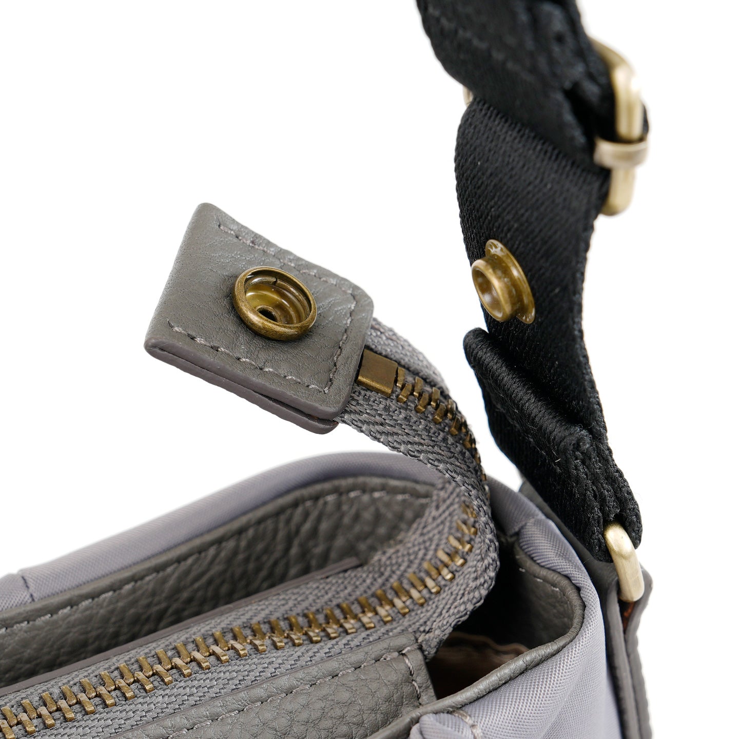 ディアリオ　ナイロン　ショルダーバッグ