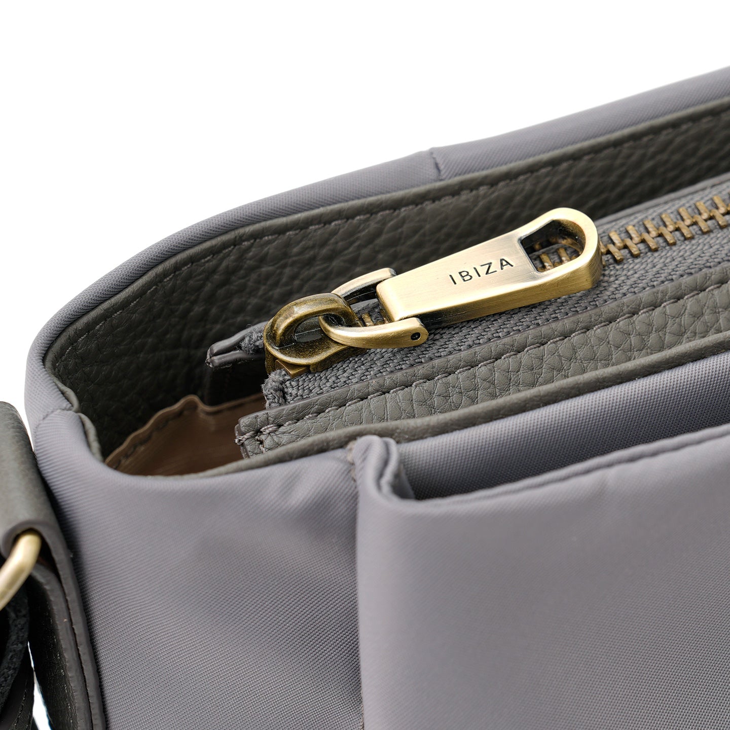 ディアリオ　ナイロン　ショルダーバッグ