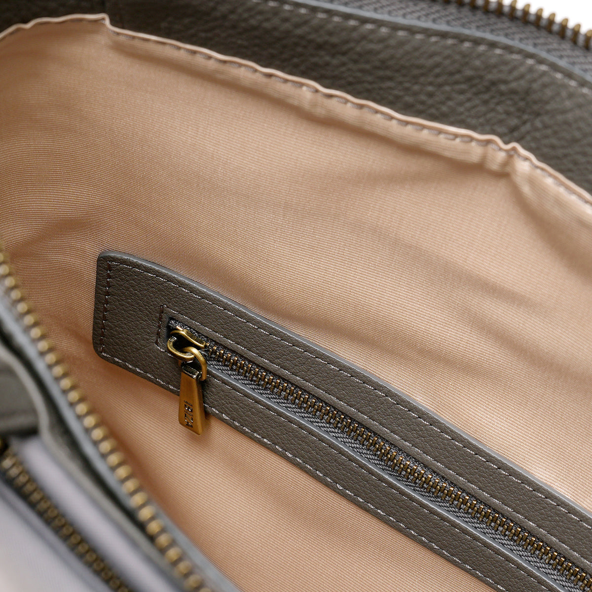 ディアリオ　ナイロン　リュック