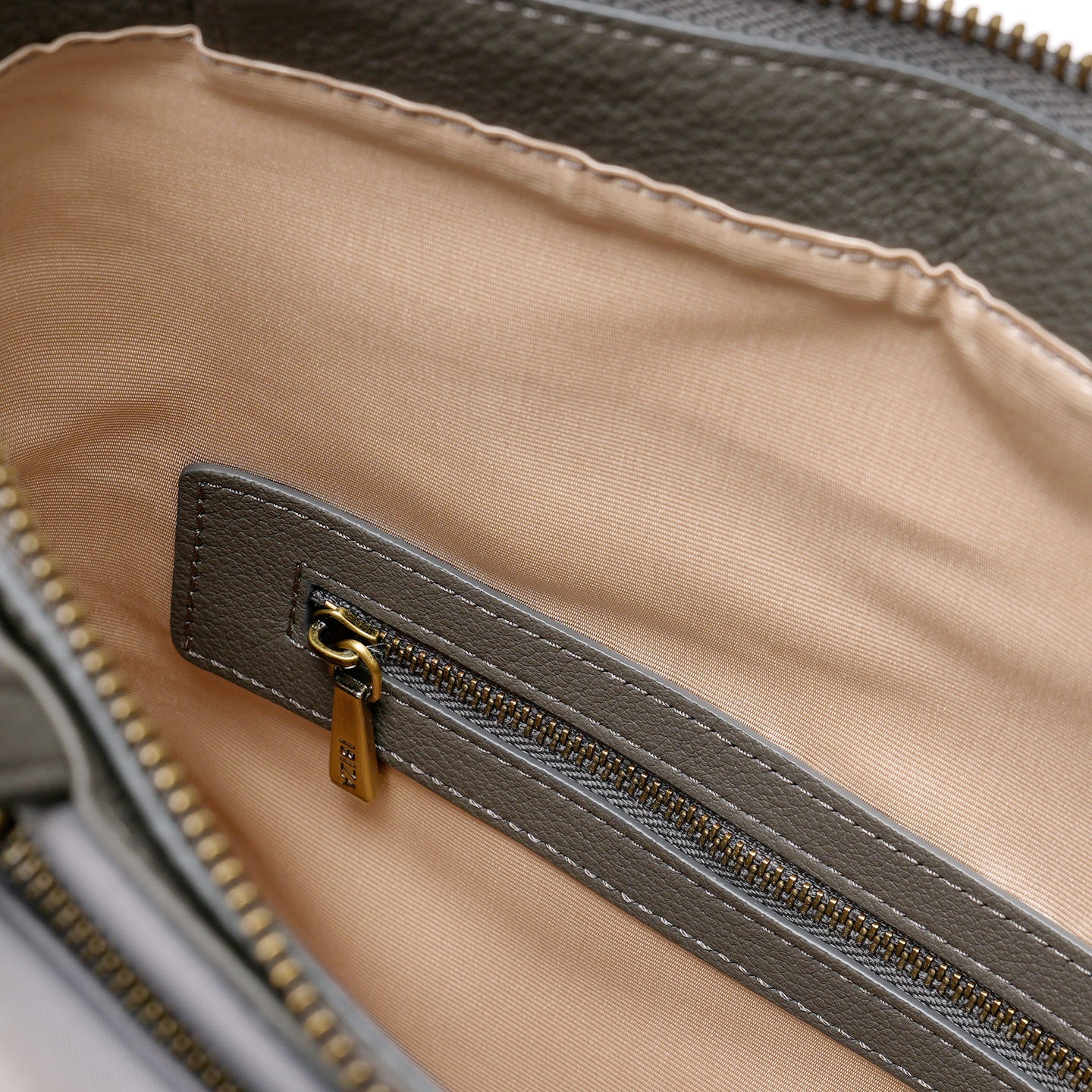 ディアリオ　ナイロン　リュック