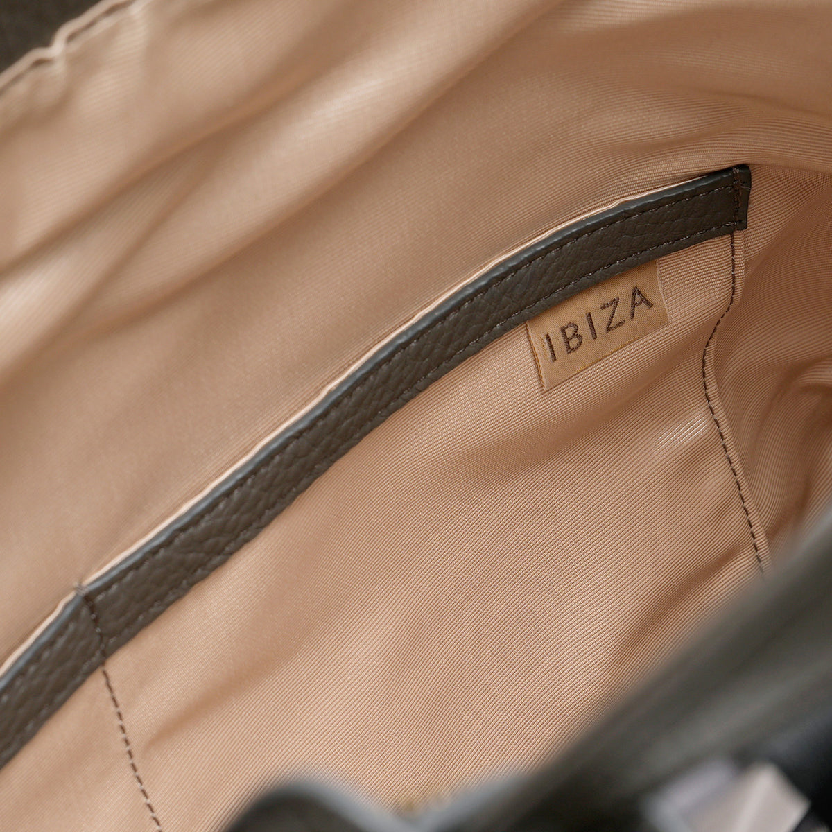 ディアリオ　ナイロン　リュック