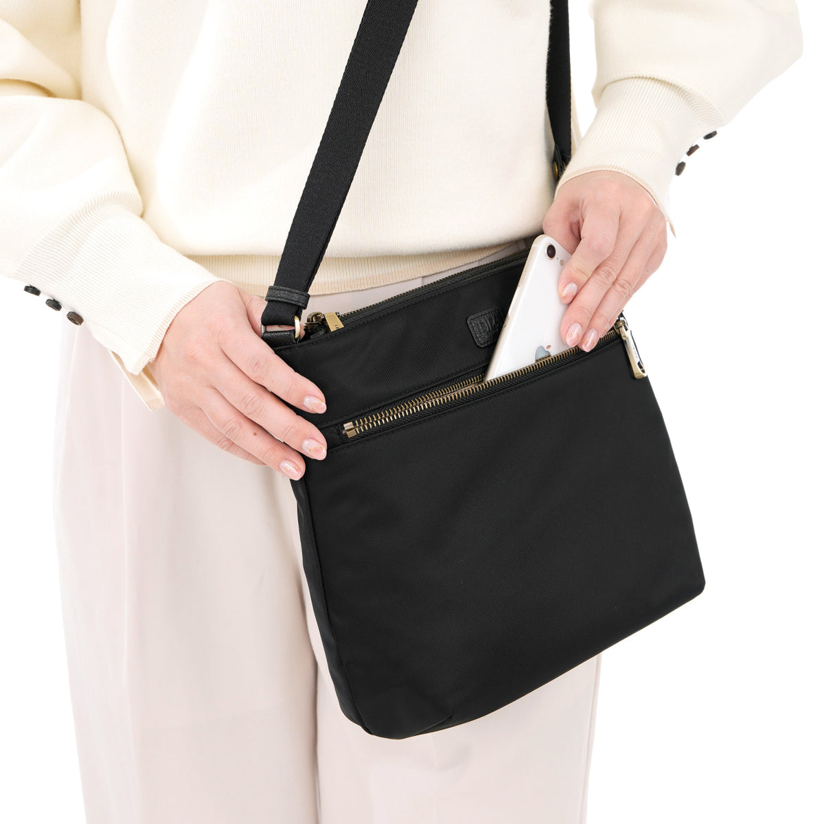 ディアリオ　ナイロン　ショルダーバッグ