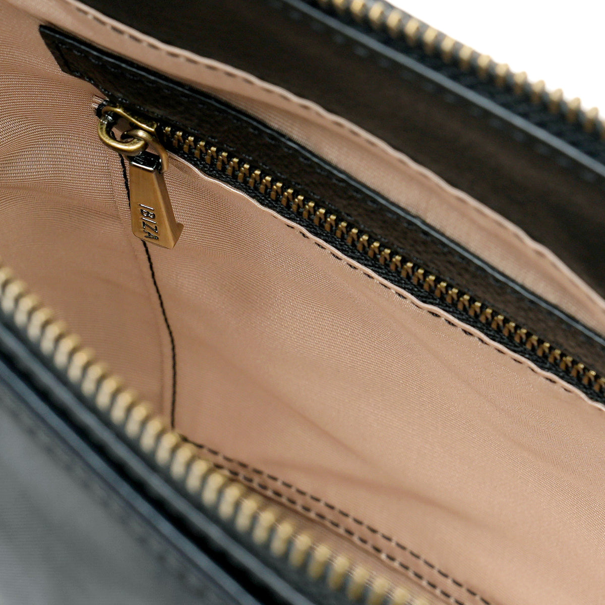 ディアリオ　ナイロン　ショルダーバッグ