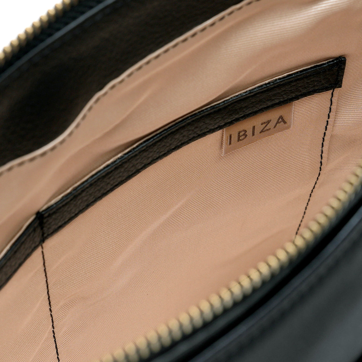 ディアリオ　ナイロン　ショルダーバッグ