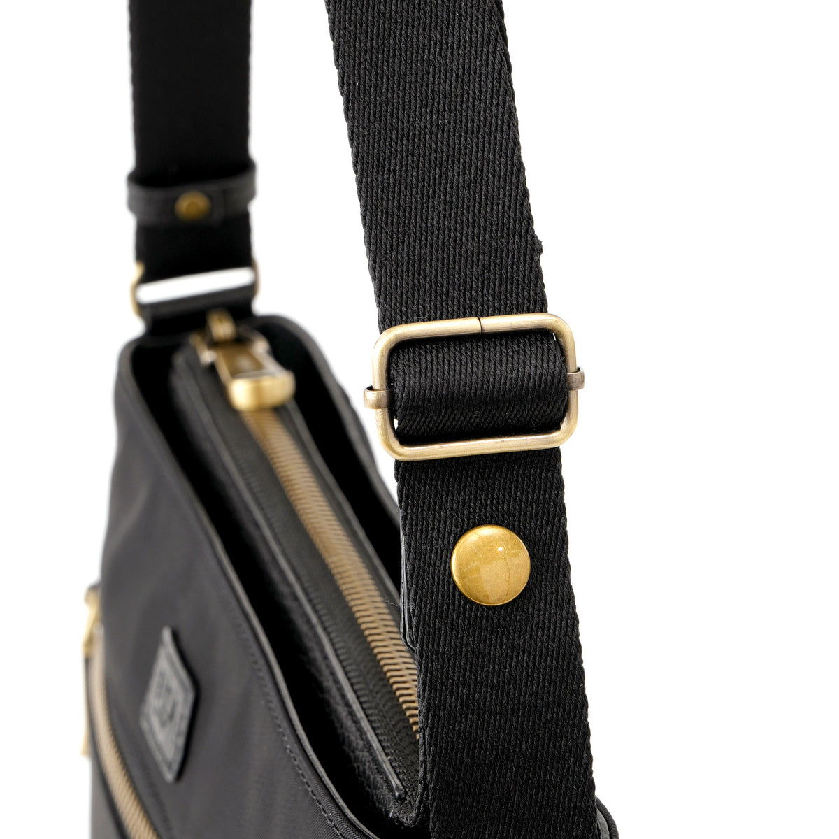 ディアリオ　ナイロン　ショルダーバッグ