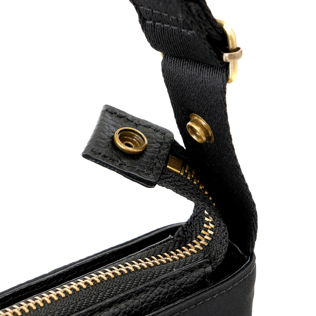 ディアリオ　ナイロン　ショルダーバッグ