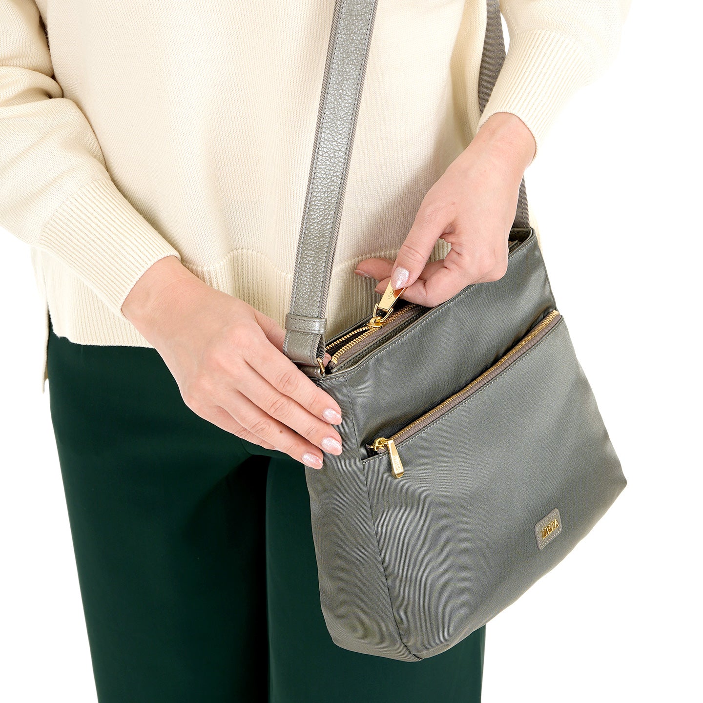 プリード　ナイロン　ショルダーバッグ