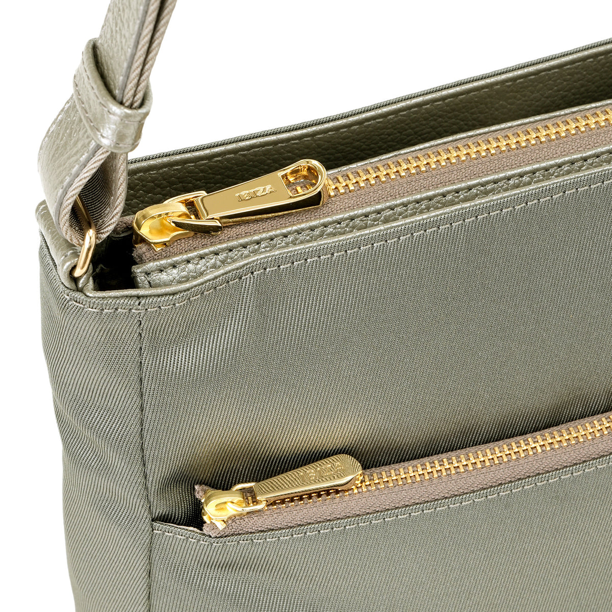 プリード　ナイロン　ショルダーバッグ