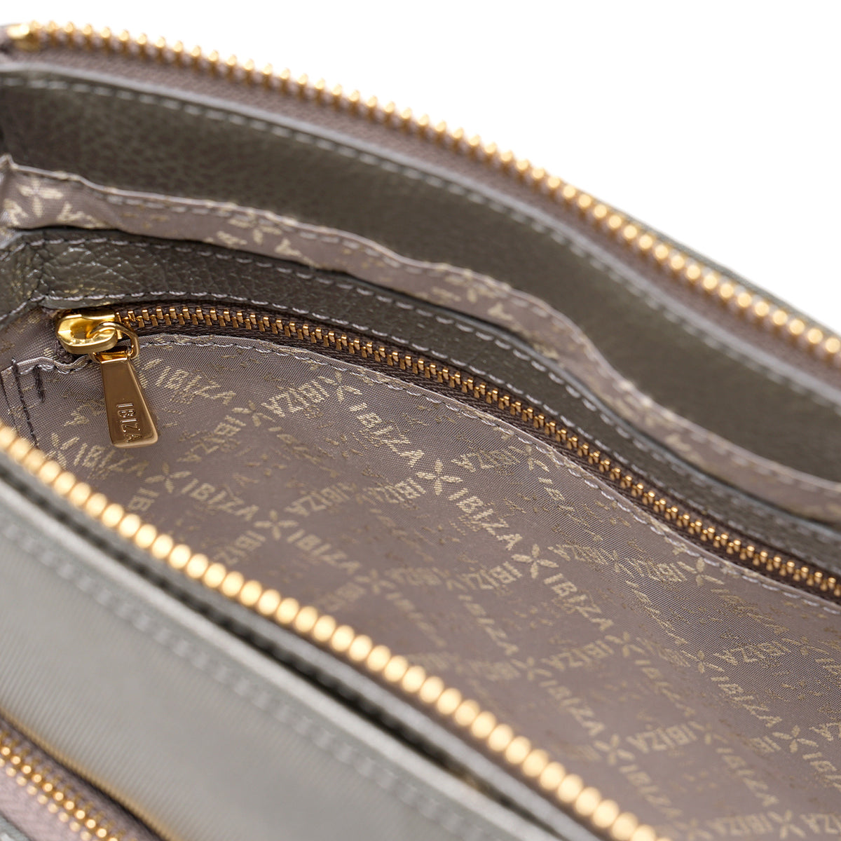 プリード　ナイロン　ショルダーバッグ