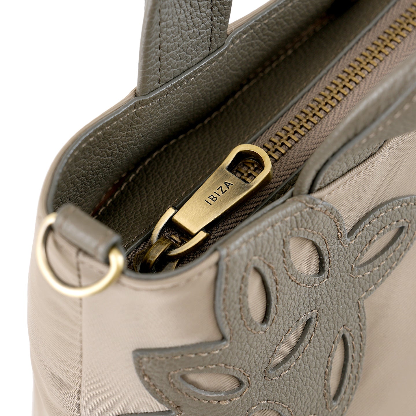 ディアリオ　ナイロン　2WAYバッグ