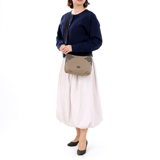 ディアリオ　ナイロン　ショルダーバッグ