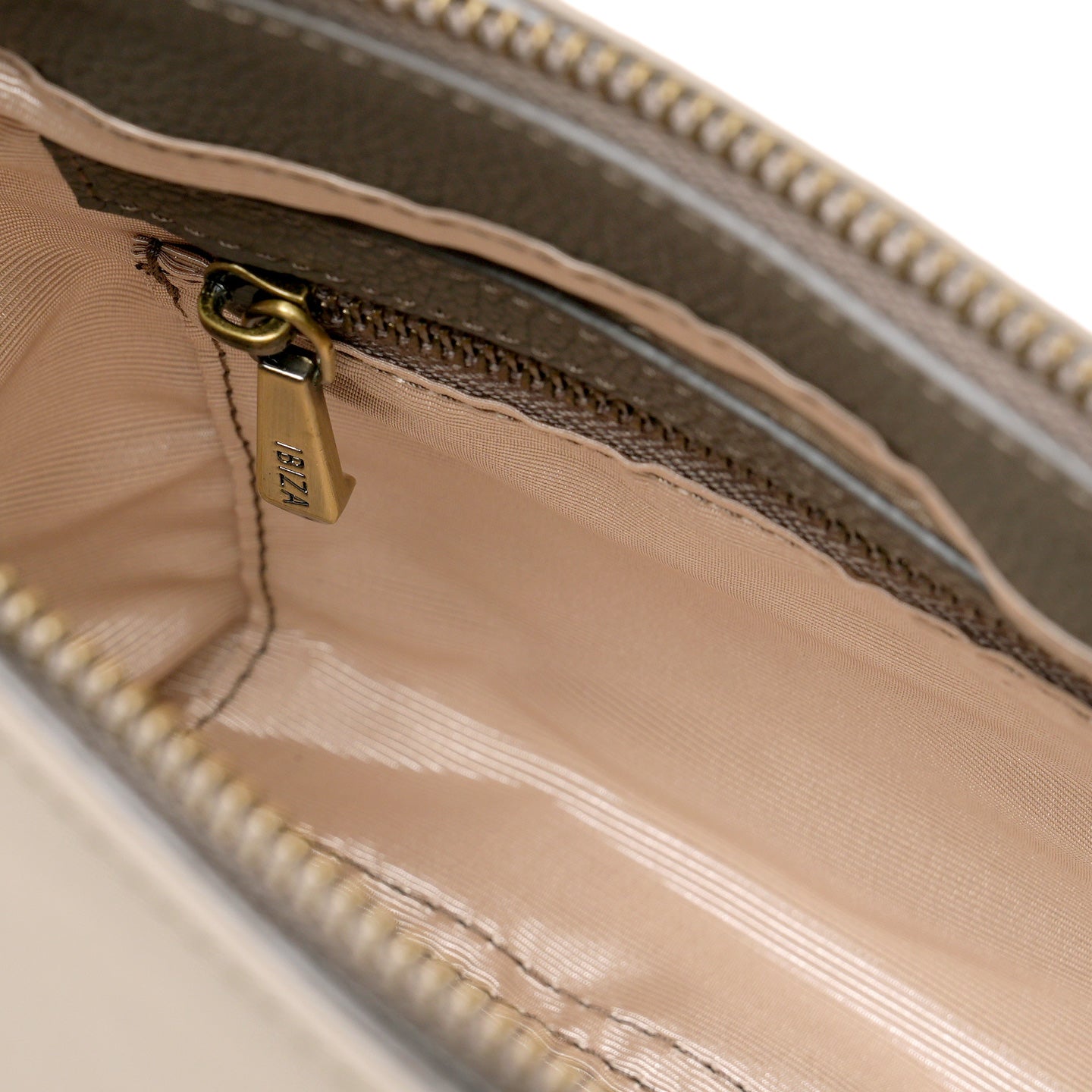 ディアリオ　ナイロン　ショルダーバッグ