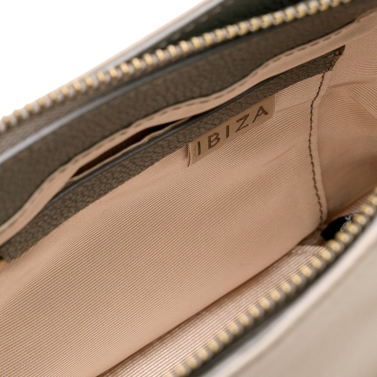 ディアリオ　ナイロン　ショルダーバッグ