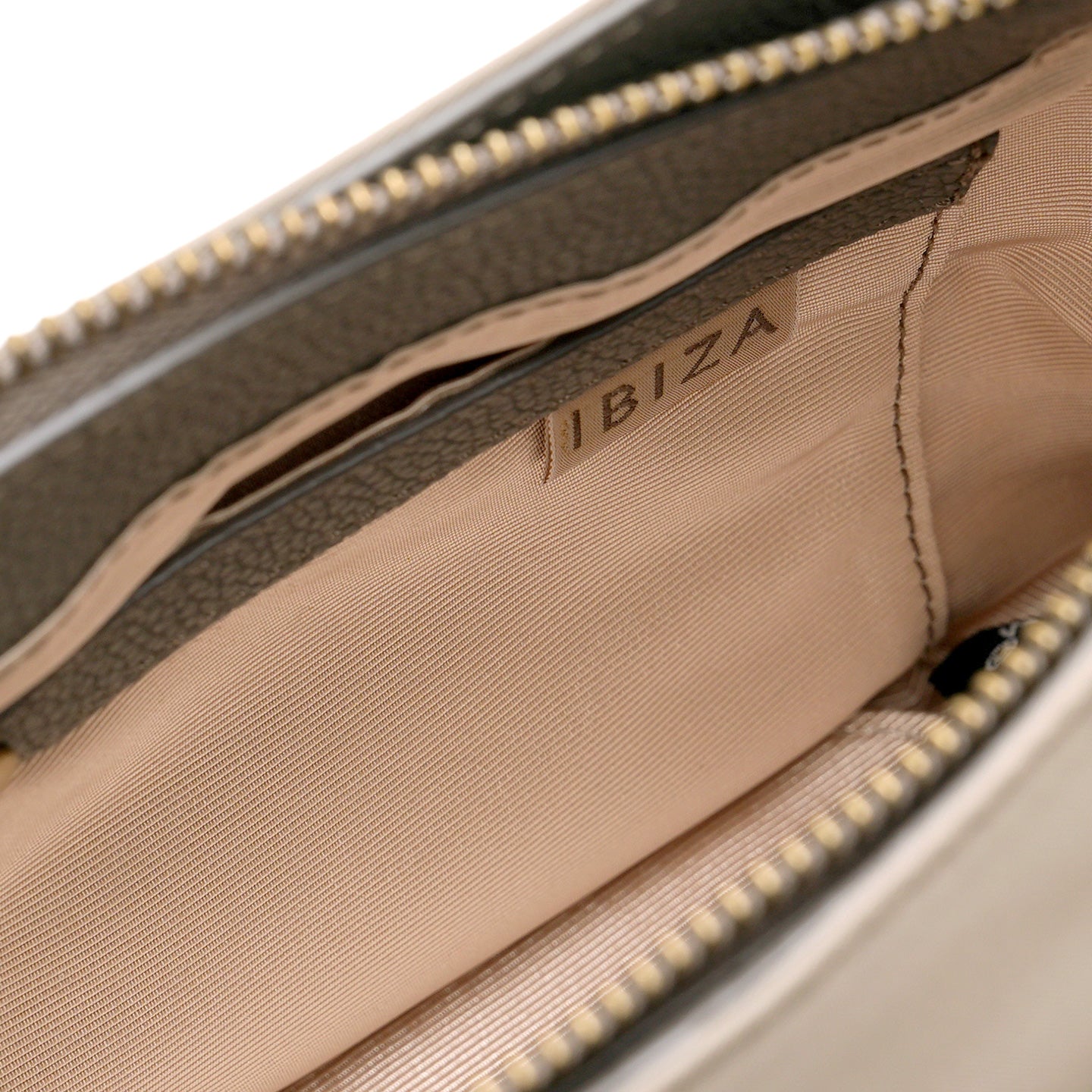 ディアリオ　ナイロン　ショルダーバッグ