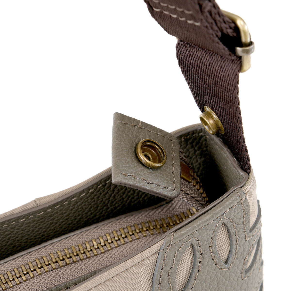 ディアリオ　ナイロン　ショルダーバッグ